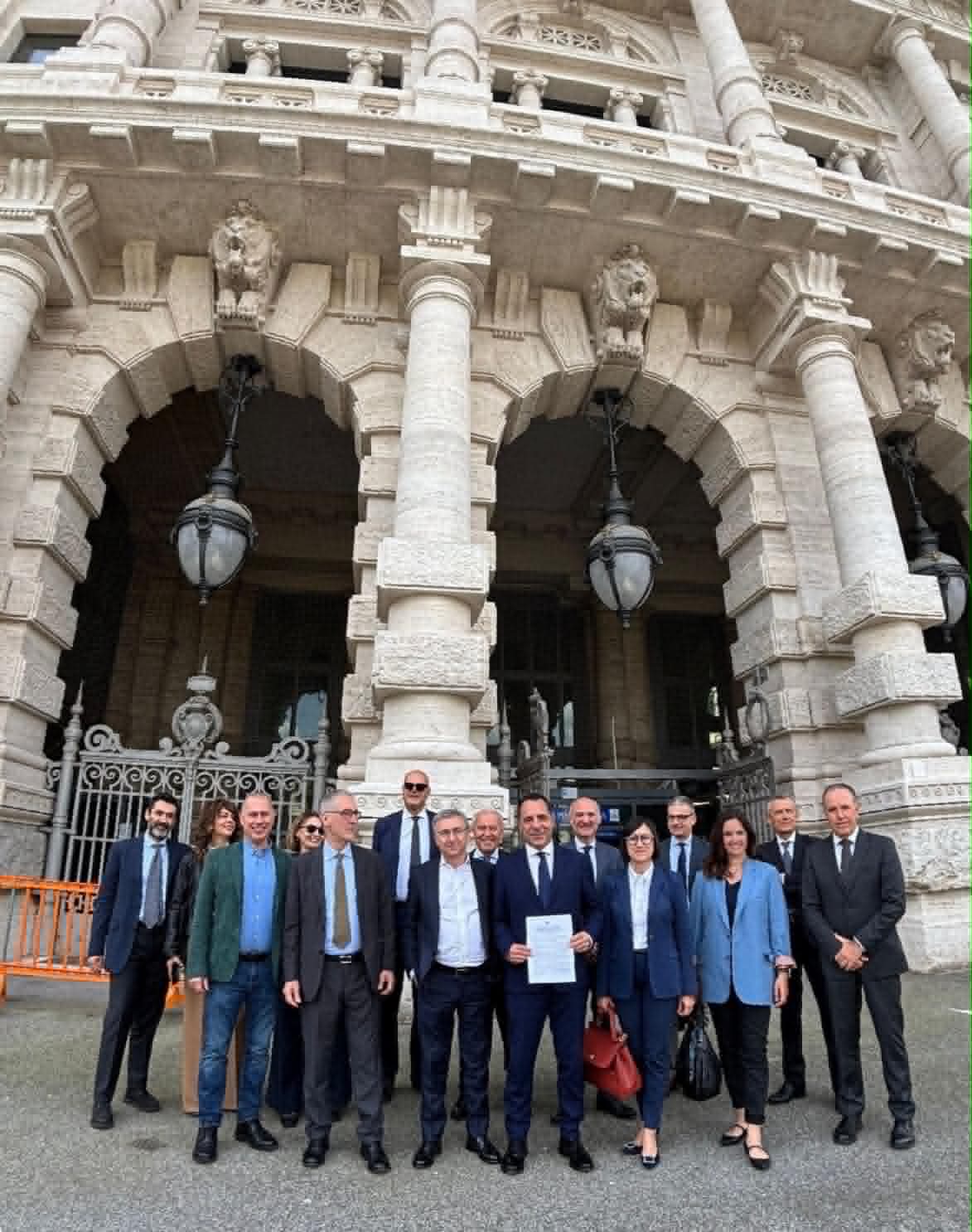 Confesercenti deposita in Cassazione la proposta di legge di iniziativa popolare per la rigenerazione urbana del commercio e dei servizi di prossimità